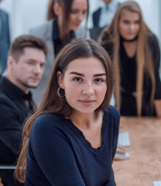portrait of a young business woman at the workplace - Fotografie, Obrázek