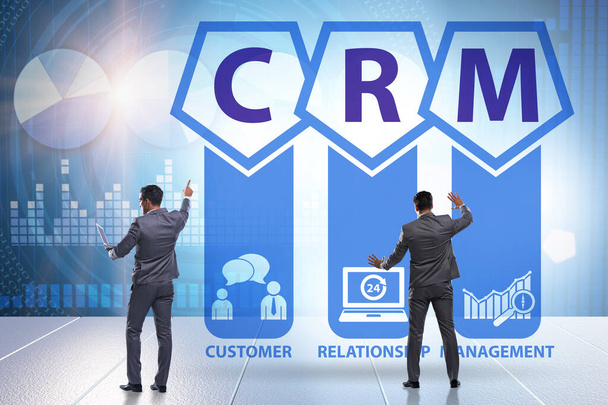 Концепція управління відносинами CRM з бізнесменом
 - Фото, зображення