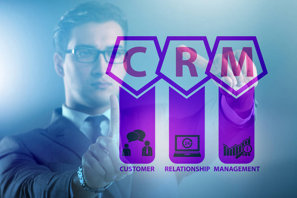 CRM custromer iş adamıyla ilişki yönetimi kavramı - Fotoğraf, Görsel