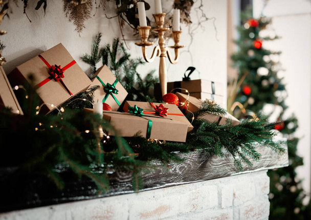 Christmas gifts on the fireplace at home - Foto, imagen