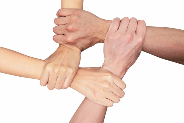 Άνθρωποι της ομαδικής δουλειάς ενώνουν τα χέρια τους με απομονωμένο λευκό φόντο. έννοια της ομαδικής εργασίας - Φωτογραφία, εικόνα