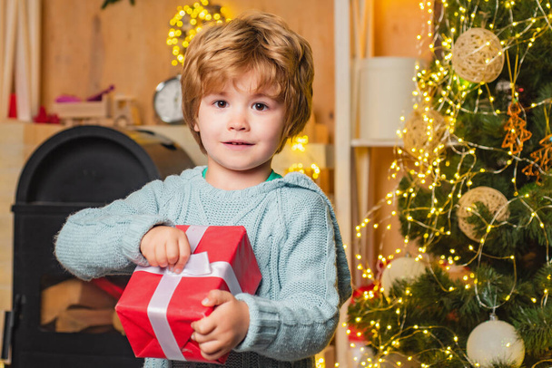 New year kids. Merry Christmas and Happy Holidays. Funny kid holding Christmas gift. The morning before Christmas. Christmas kids - happiness concept. - Foto, imagen
