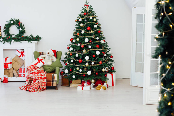 Árbol de Navidad de Nochevieja con decoración de regalos - Foto, imagen