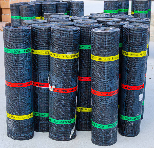 Rolls of bituminous waterproofing membrane for each type of hedge - Photo, Image