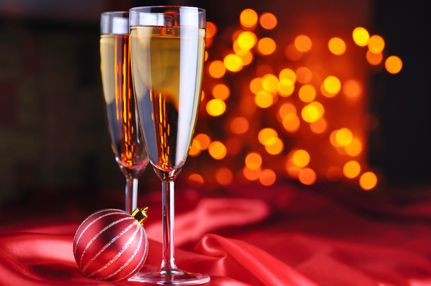 Two champagne glasses on red silk - Zdjęcie, obraz