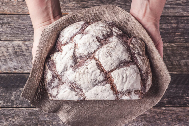Свіжий хліб. Домашні хлібні хліби
 - Фото, зображення