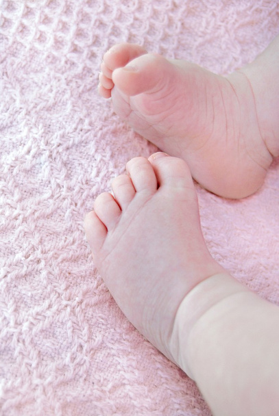 Bebé niña pies
 - Foto, Imagen