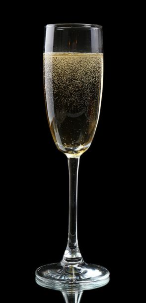 Glass of champagne, on black background - Foto, afbeelding