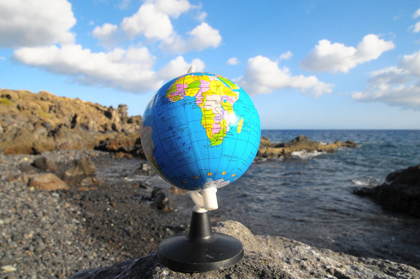 Antik Vintage Globes Gezegeni Atlantik Okyanusu yakınlarında. - Fotoğraf, Görsel