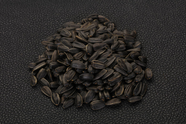 Tasty roasted sunflower seeds heap ready for eat - Foto, Imagen