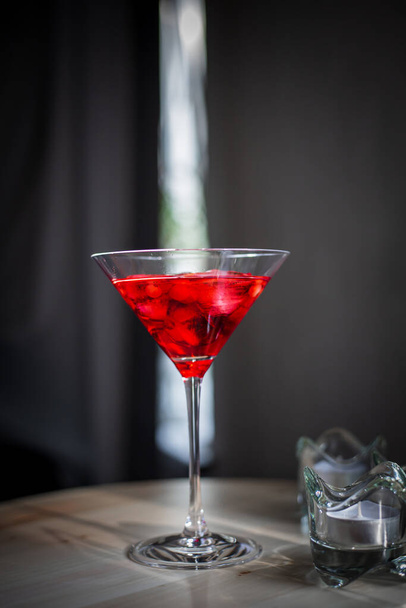 red martini glass with cherry - Foto, afbeelding