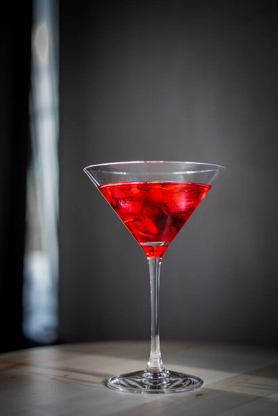 red martini glass with cherry - Foto, Bild