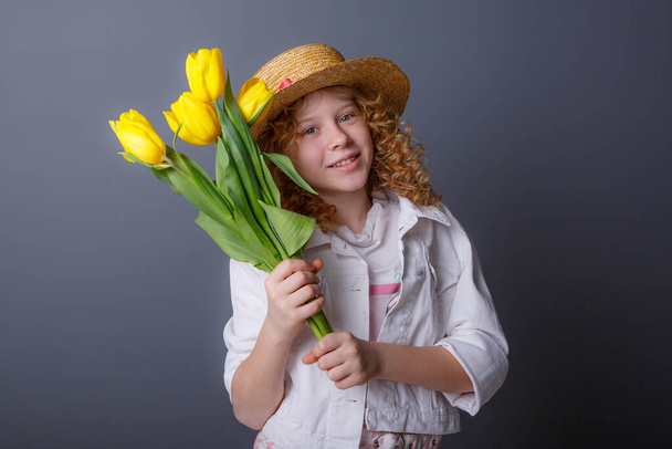 happy smiling girl holding flowers - Фото, зображення