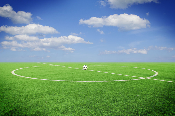 fotbalový míč na fotbalovém hřišti se slunce - Fotografie, Obrázek