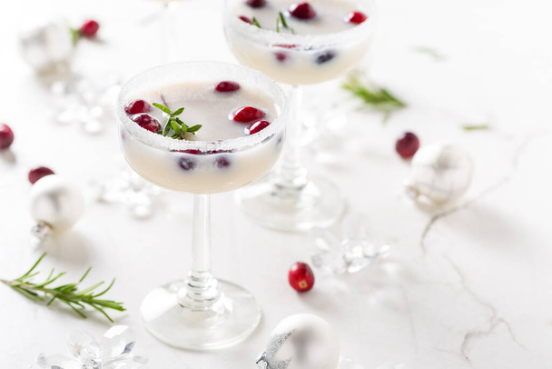 White Christmas margarita punch with cranberries and rosemary on marble background - Φωτογραφία, εικόνα