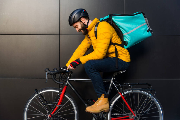 Food delivery service, rider delivering food to clints with bicycle - Concepts about transportation, food delivery and technology - 写真・画像