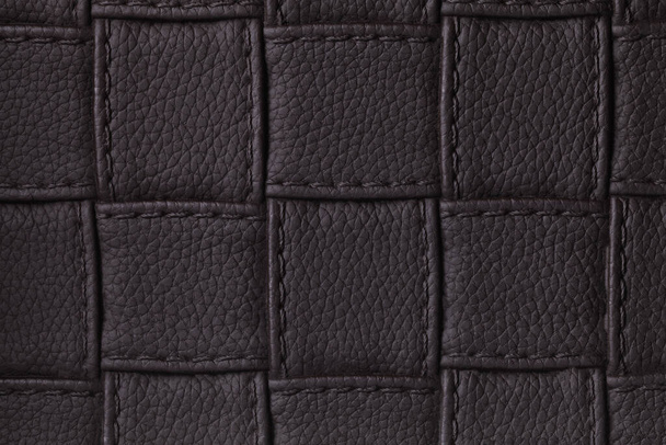Textura de fondo de cuero negro oscuro con patrón cuadrado y puntada, macro. Fondo abstracto de textil decorativo moderno con forma geométrica. - Foto, Imagen