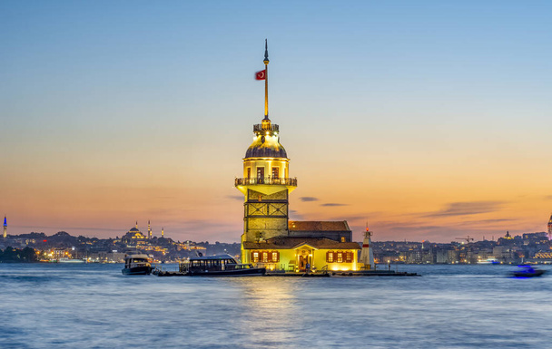 Maiden 's Tower in Istanbul, Turkije (KIZ KULESI - USKUDAR) - Foto, afbeelding