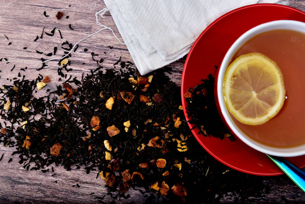 Hoja seca de té negro orgánico - Foto, Imagen
