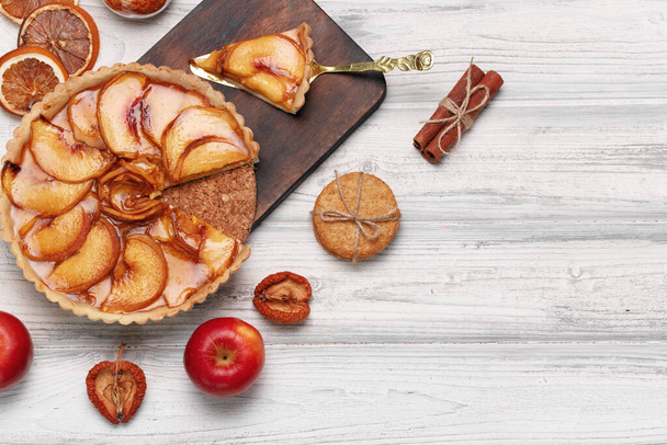 Top view of an apple pie on white wooden surface - Фото, зображення