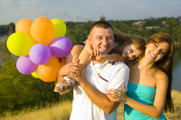 Молодая счастливая семья
 - Фото, изображение