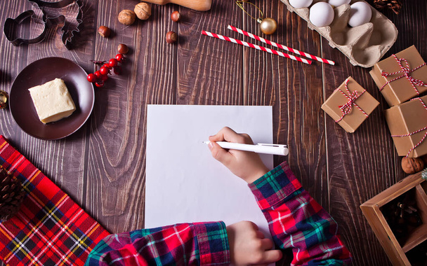 Little boy kid writing letter to Santa at Christmas at home. - Фото, изображение