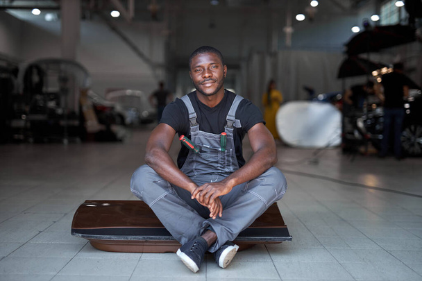 portrait of positive afro american auto mechanic in uniform - Fotografie, Obrázek