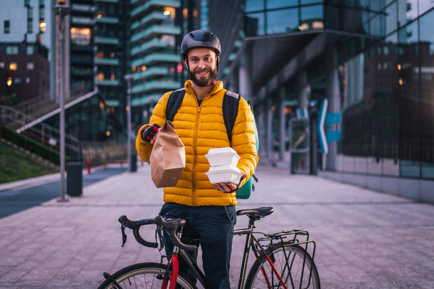 Food delivery service, rider delivering food to clints with bicycle - Concepts about transportation, food delivery and technology - Fotoğraf, Görsel