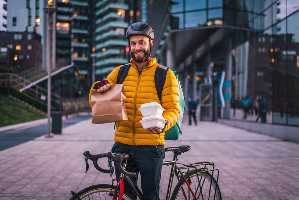 Food delivery service, rider delivering food to clints with bicycle - Concepts about transportation, food delivery and technology - Foto, Imagem