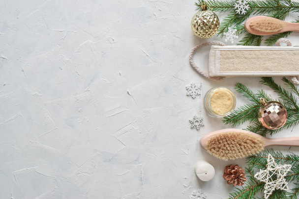 Wooden brush and a sponge for the body. Christmas decor. - Φωτογραφία, εικόνα