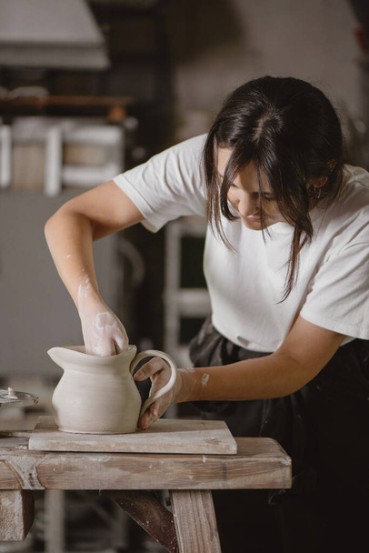 Female potter making a clay jug. - Fotoğraf, Görsel