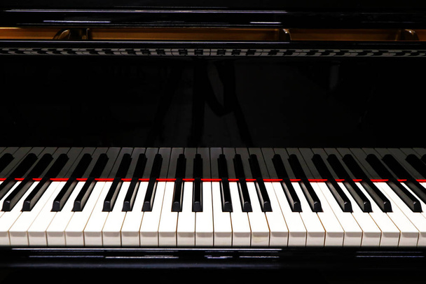 Negro piano de cola para la música clásica, detalle - Foto, imagen
