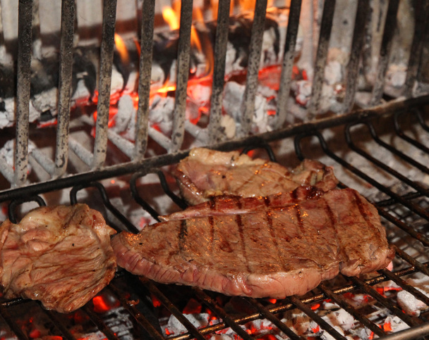 chutné a svěžím hovězí steaky cottain krb - Fotografie, Obrázek