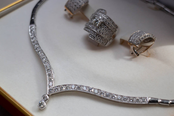 Λεπτή πολυτέλεια διαμάντι σετ κοσμημάτων, Στοκ φωτογραφία - Φωτογραφία, εικόνα