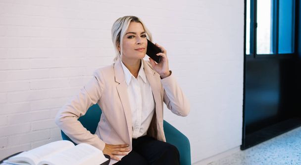 Caucasian smart casual woman discussing business project during cellphone communication, portrait of confident female calling for making service consultancy using 4g wireless connection on mobile - Foto, Imagem