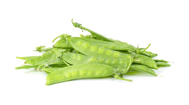Grüne Erbsen isoliert auf weißem Hintergrund - Foto, Bild
