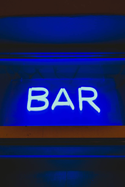 neon bar sign showcase bright glow blue advertisement club night - Foto, Imagem