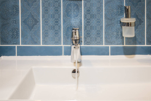 Faucet and water flow on bathroom - Fotografie, Obrázek