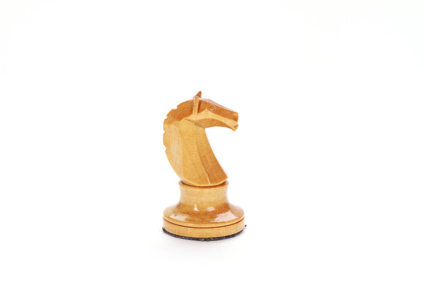A wooden knight chess piece isolated on a white background - Foto, afbeelding