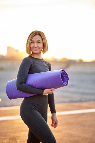 portrait of sporty active woman going to workout outdoors - Fotó, kép