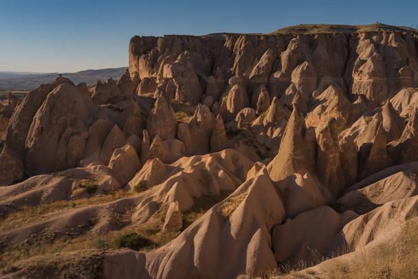 Formations rocheuses paysage du parc national Goreme au coucher du soleil, Cappadoce, Turquie. - Photo, image