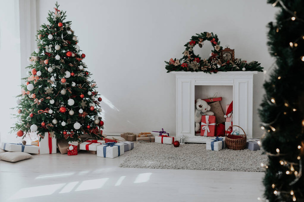 New year interior with Christmas tree with gifts decor garland December - Foto, afbeelding