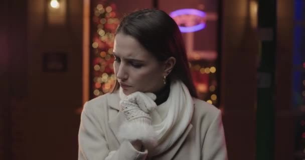 Young woman looking thoughtful. - Video, Çekim