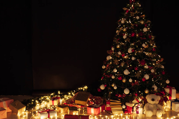 Noel ağacı ışıkları ve Yeni Yıl Arifesi - Fotoğraf, Görsel