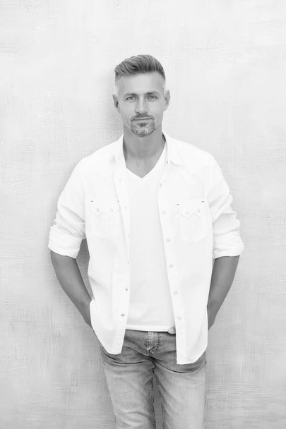 summer trends and styles. male beauty standards. casual fashion for men. right barbershop makes your future. gray hair care. adult man in white shirt. full of confidence - Fotografie, Obrázek