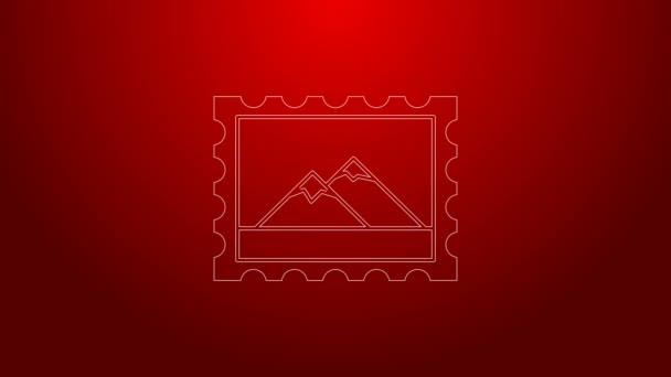 Zelená čára Poštovní známka a horská ikona izolované na červeném pozadí. Grafická animace pohybu videa 4K - Záběry, video