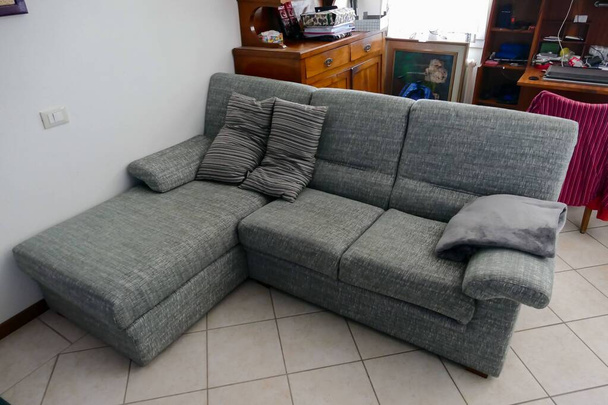 Foto foto Primer plano del sofá gris Objeto - Foto, Imagen