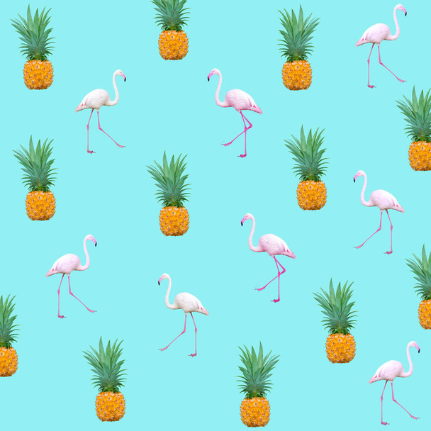 Hajallaan olevat Flamingo-linnut ja ananakset vaaleanvihreällä taustalla. - Valokuva, kuva