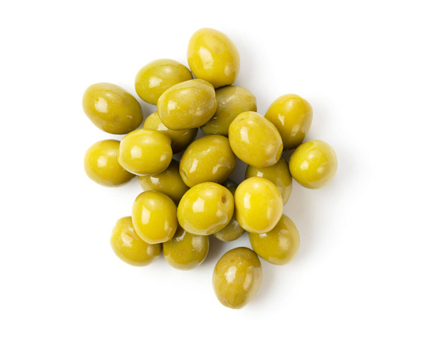 Соленые оливки на белом фоне. Вид сверху - Фото, изображение