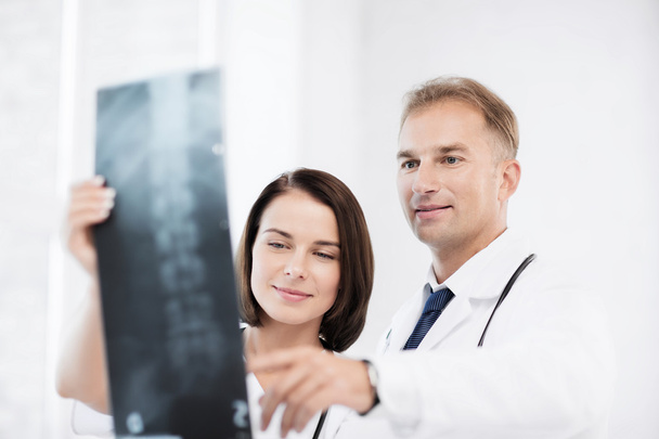 Two doctors looking at x-ray - Φωτογραφία, εικόνα